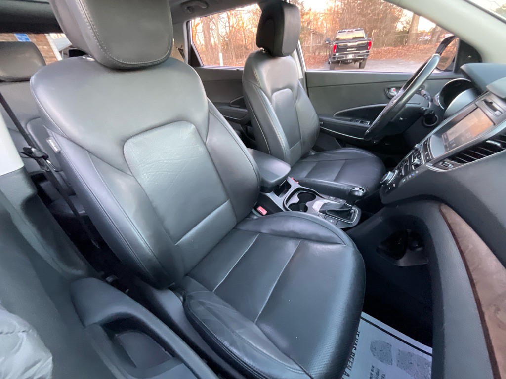 2017 Hyundai Santa Fe Image 19