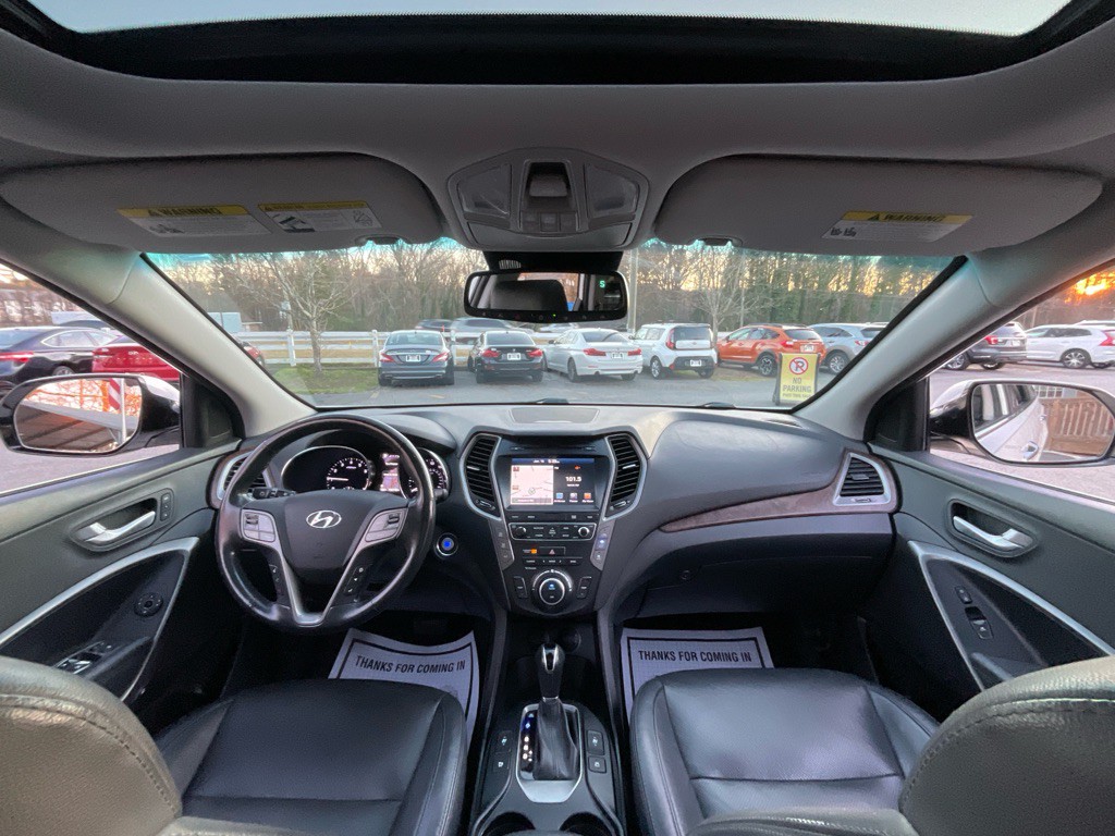 2017 Hyundai Santa Fe Image 20