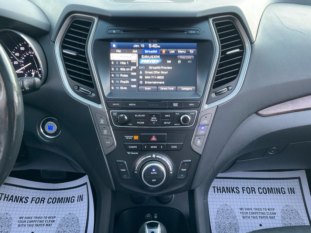 2017 Hyundai Santa Fe Image 22