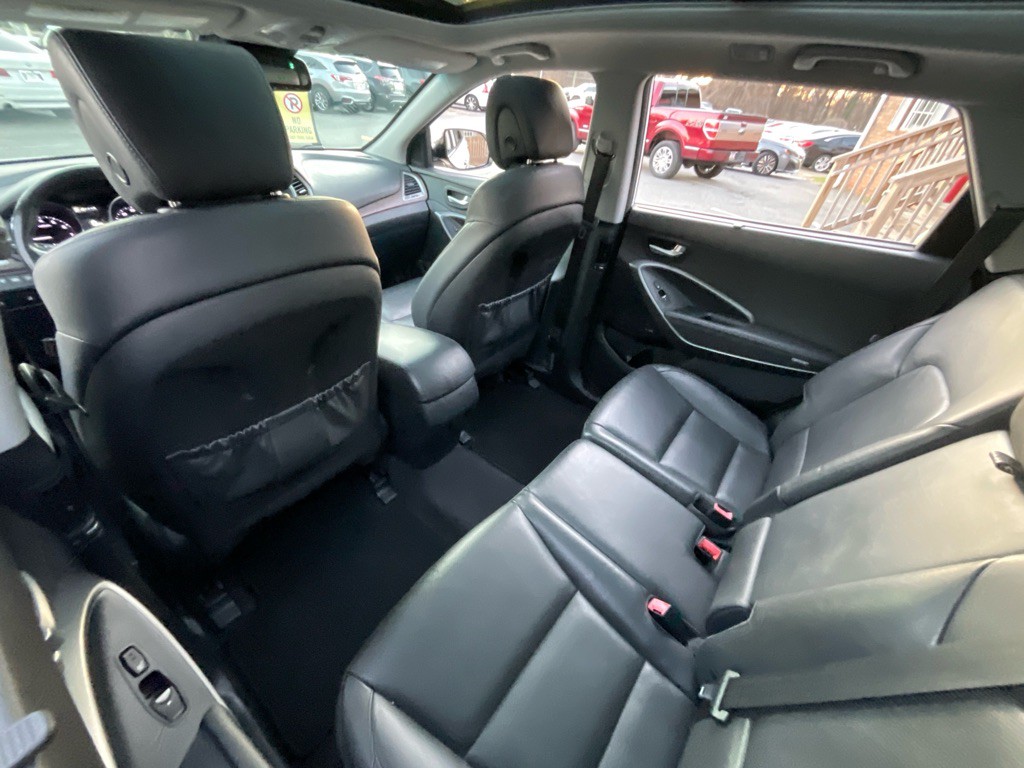 2017 Hyundai Santa Fe Image 30