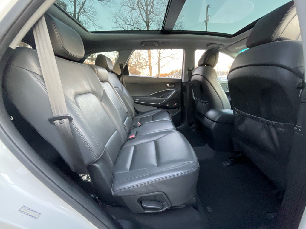 2017 Hyundai Santa Fe Image 32