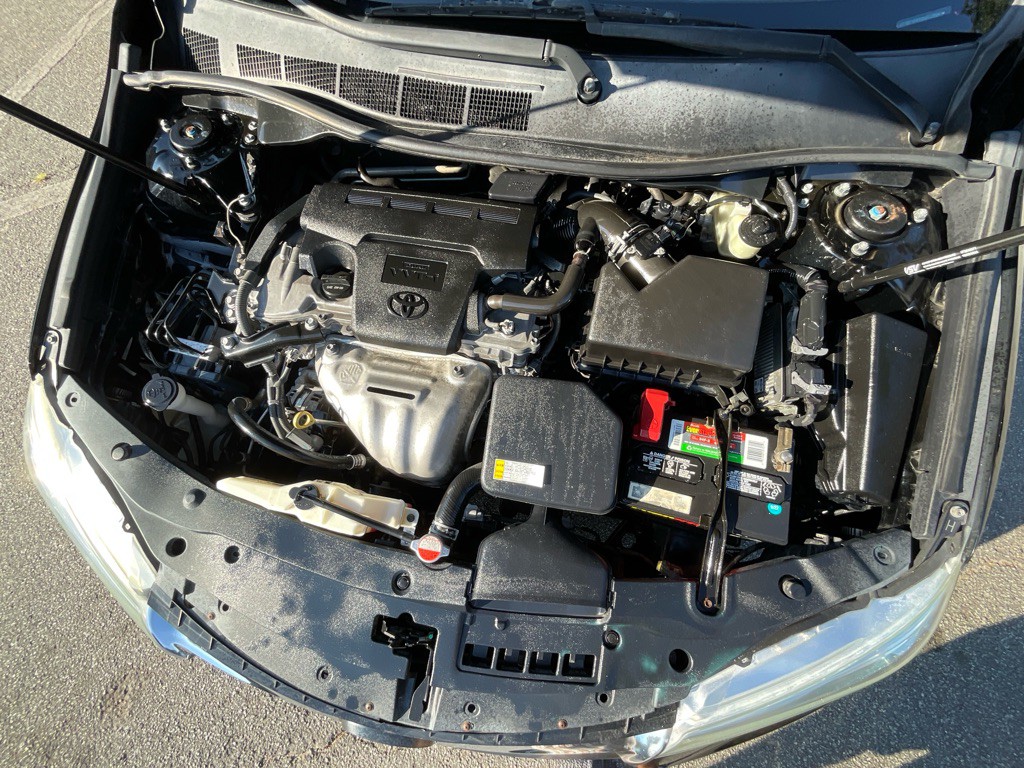 2016 Toyota Camry Image 12