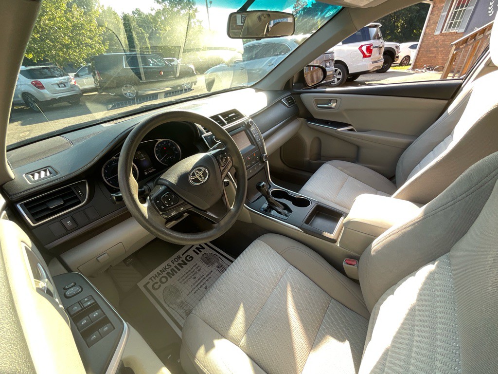 2016 Toyota Camry Image 15