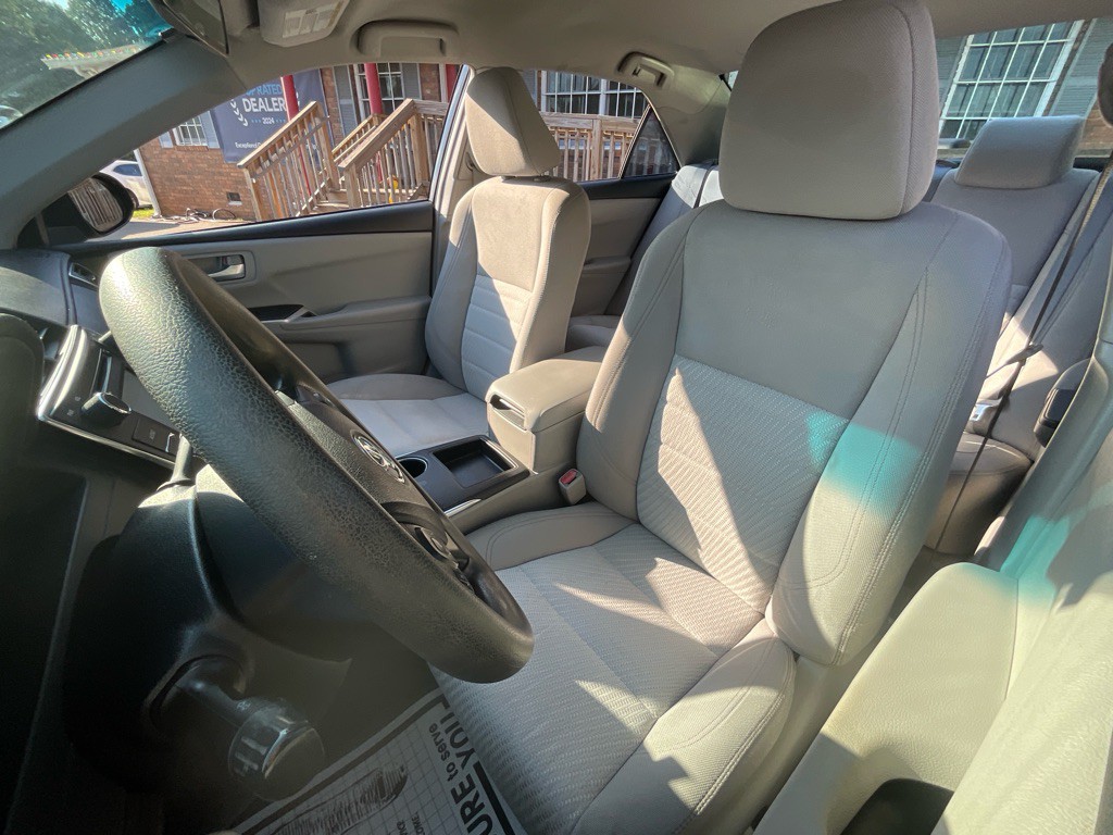 2016 Toyota Camry Image 16