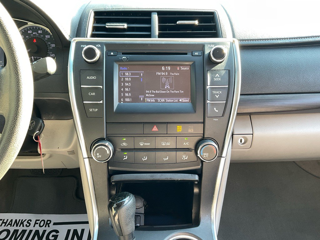 2016 Toyota Camry Image 22