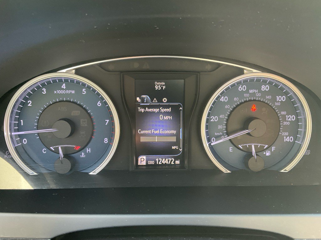 2016 Toyota Camry Image 25