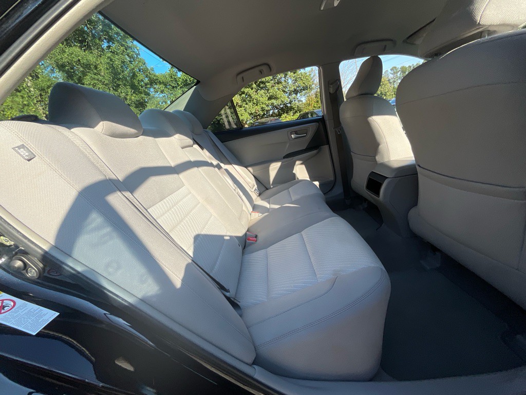 2016 Toyota Camry Image 30