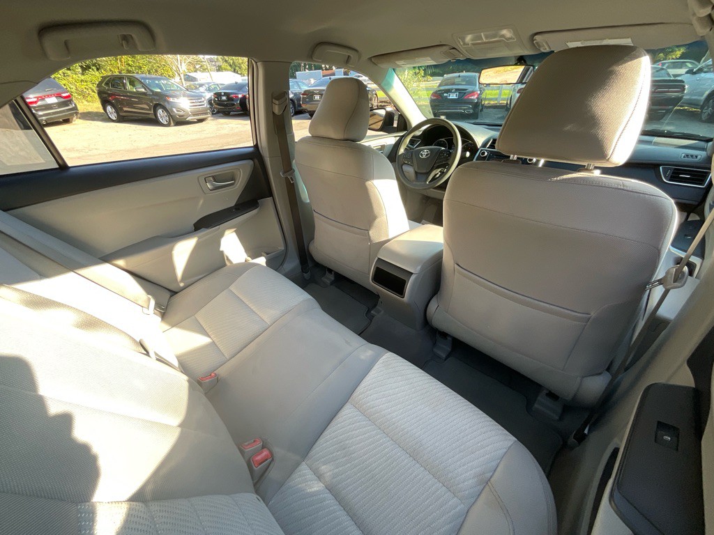 2016 Toyota Camry Image 31