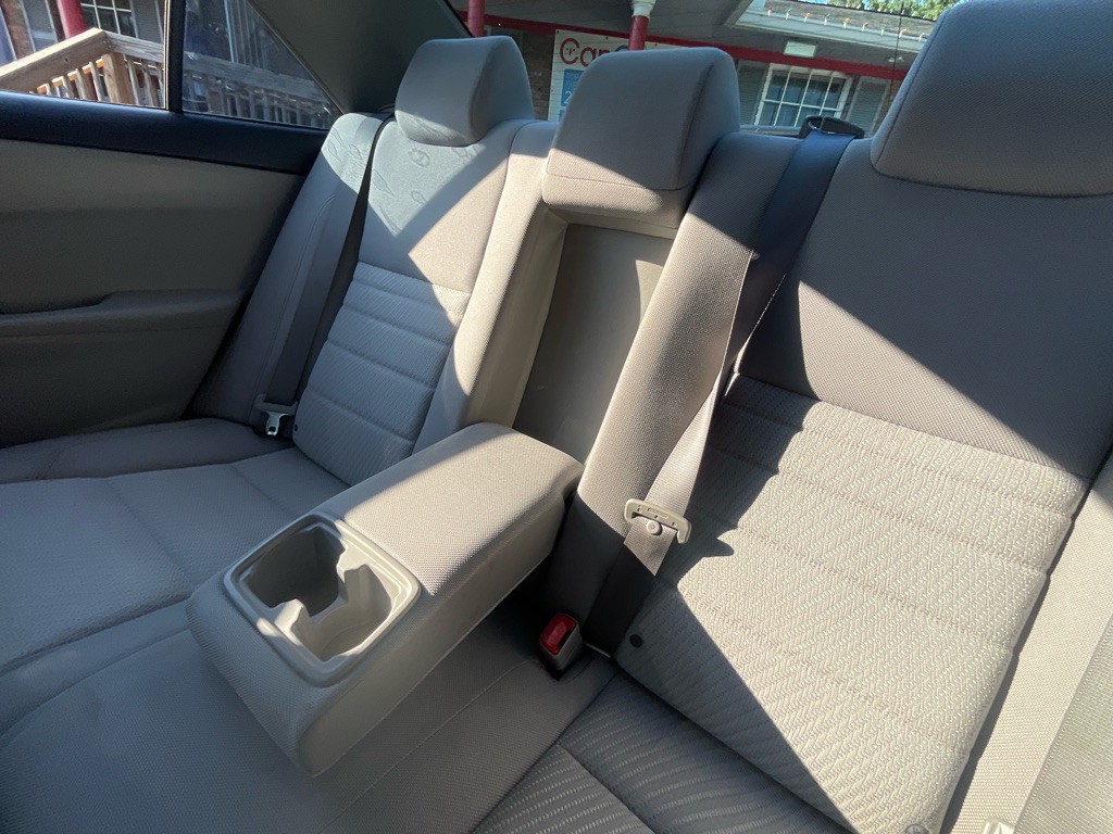 2016 Toyota Camry Image 33