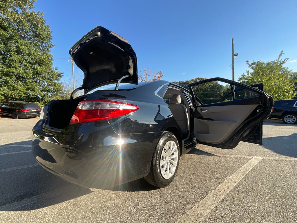 2016 Toyota Camry Image 34