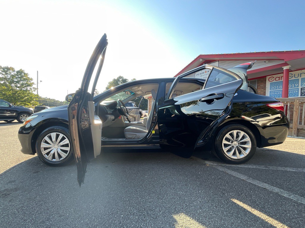 2016 Toyota Camry Image 35