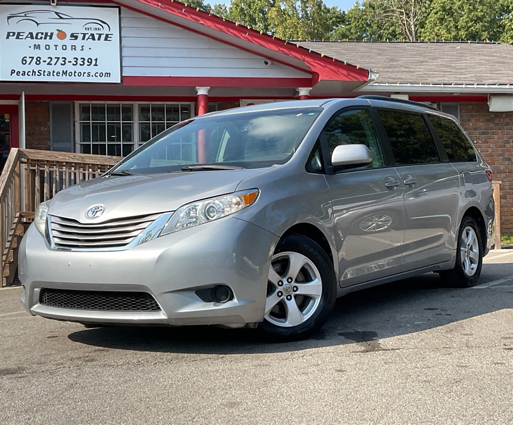 2015 Toyota Sienna Image 1
