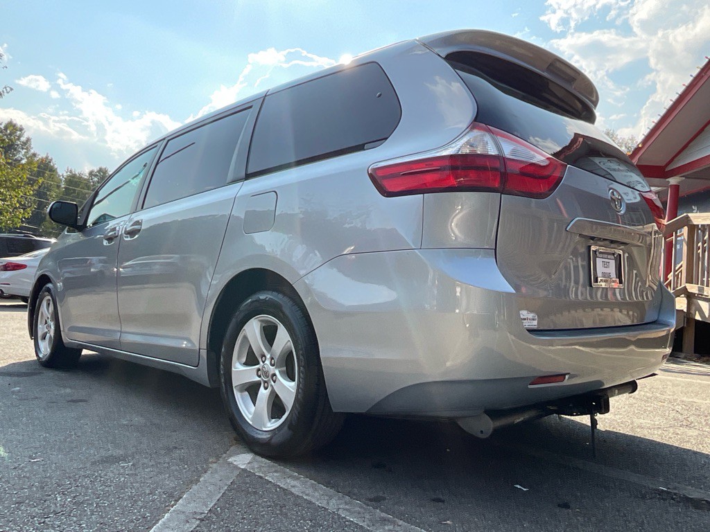 2015 Toyota Sienna Image 7