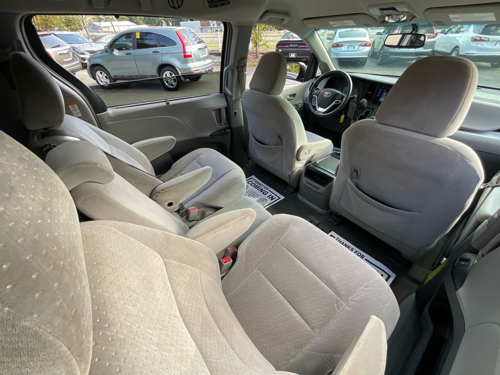 2015 Toyota Sienna Image 31