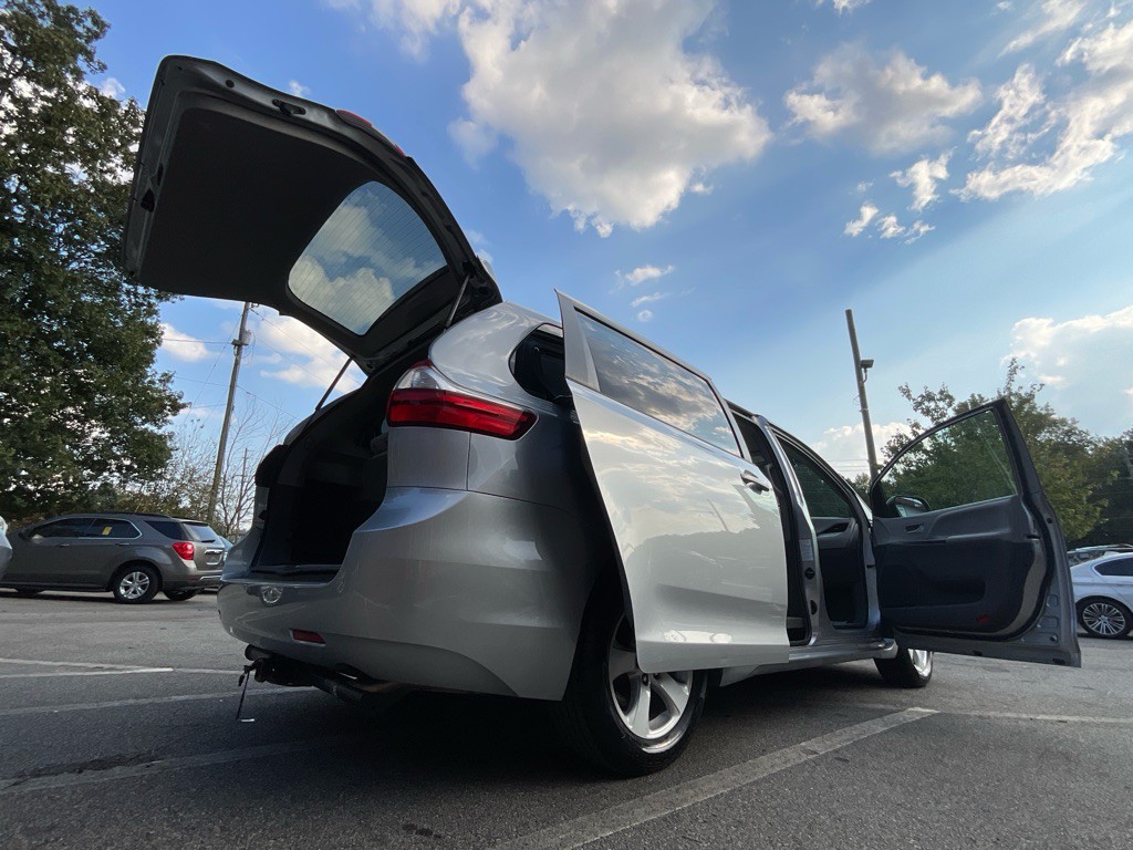 2015 Toyota Sienna Image 33