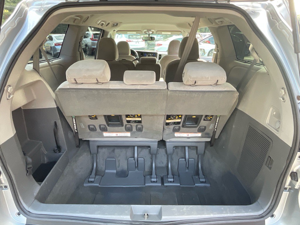 2015 Toyota Sienna Image 37