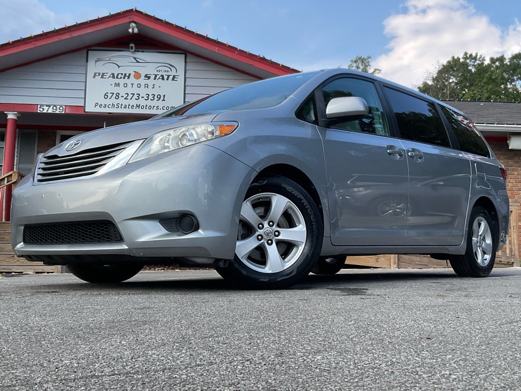 2015 Toyota Sienna Image 43
