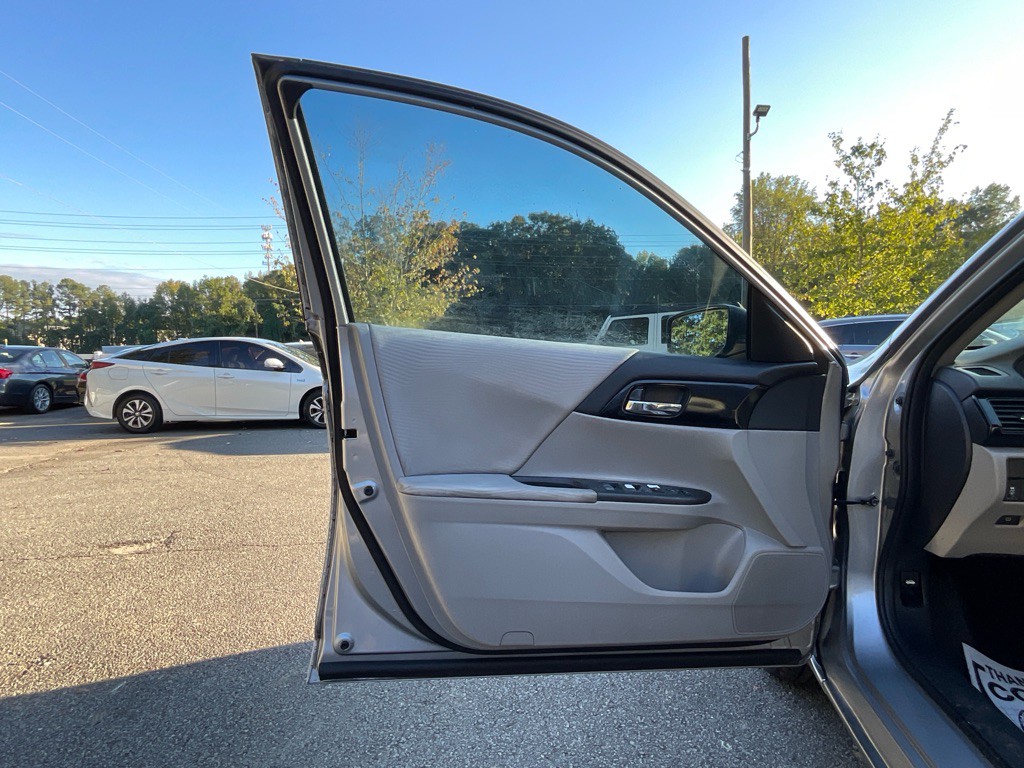 2017 Honda Accord Image 35