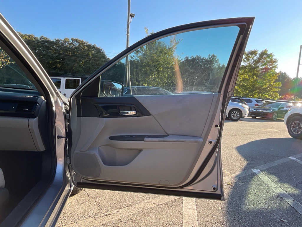 2017 Honda Accord Image 37