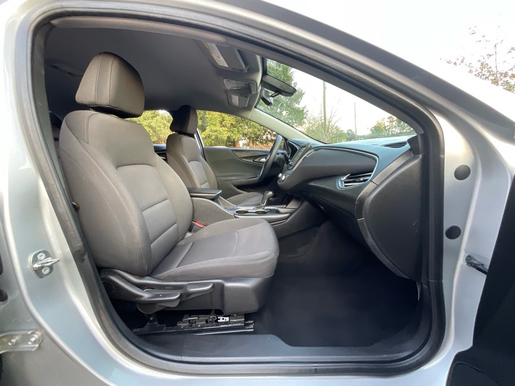 2018 Chevrolet Malibu Image 17