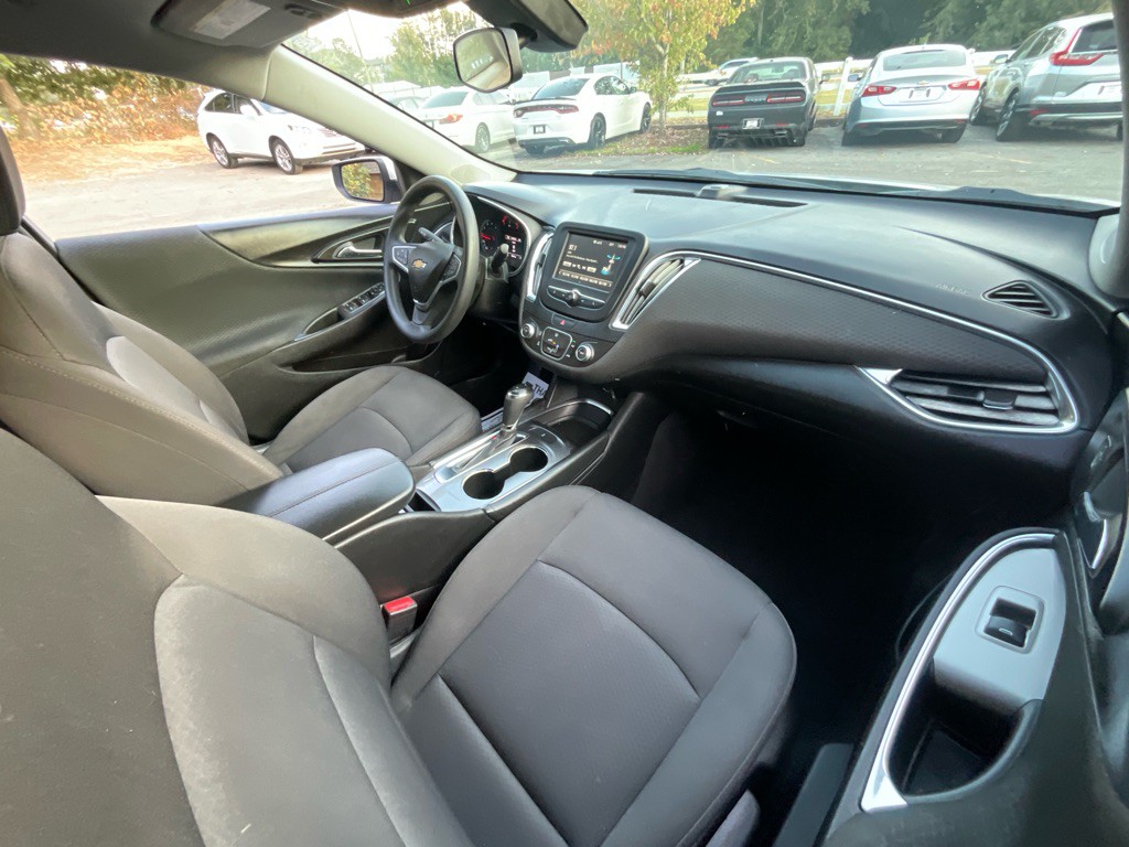 2018 Chevrolet Malibu Image 18