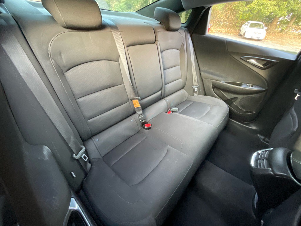 2018 Chevrolet Malibu Image 32