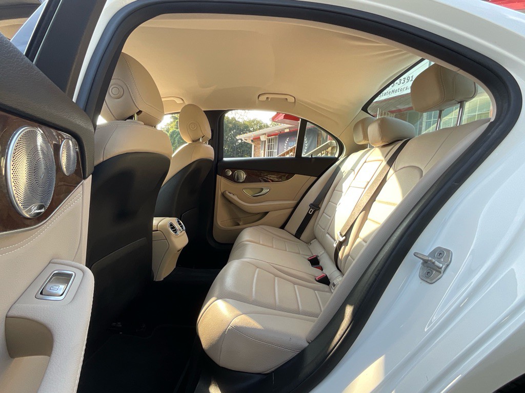 2015 Mercedes-Benz C-Class Image 26