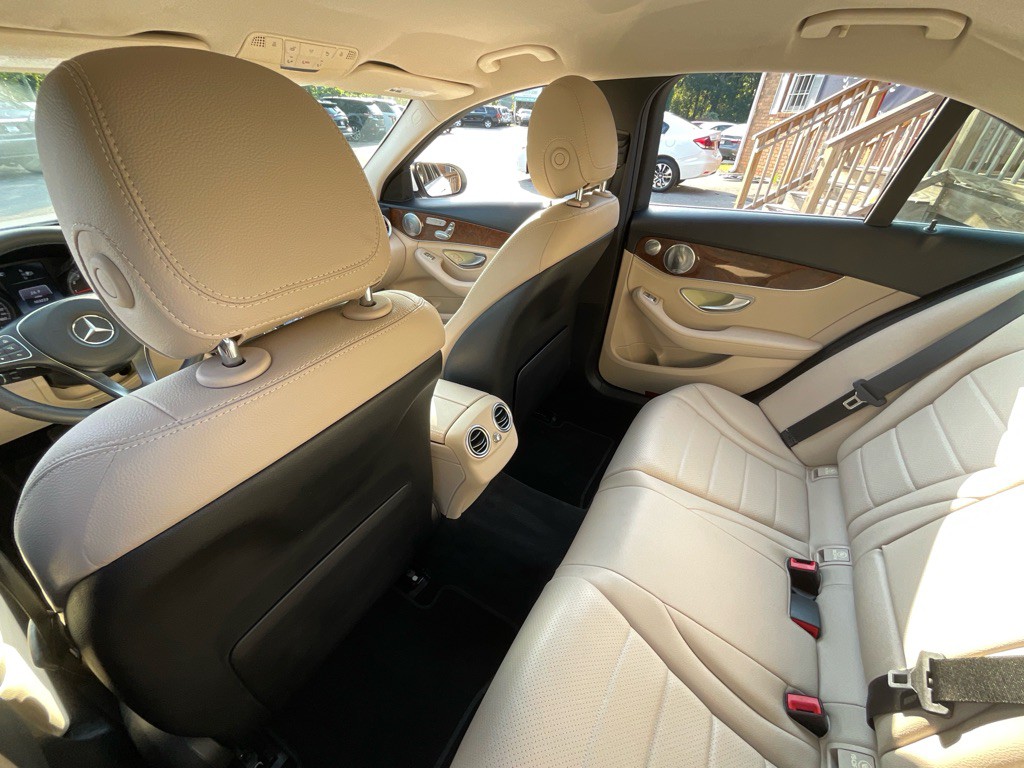 2015 Mercedes-Benz C-Class Image 27