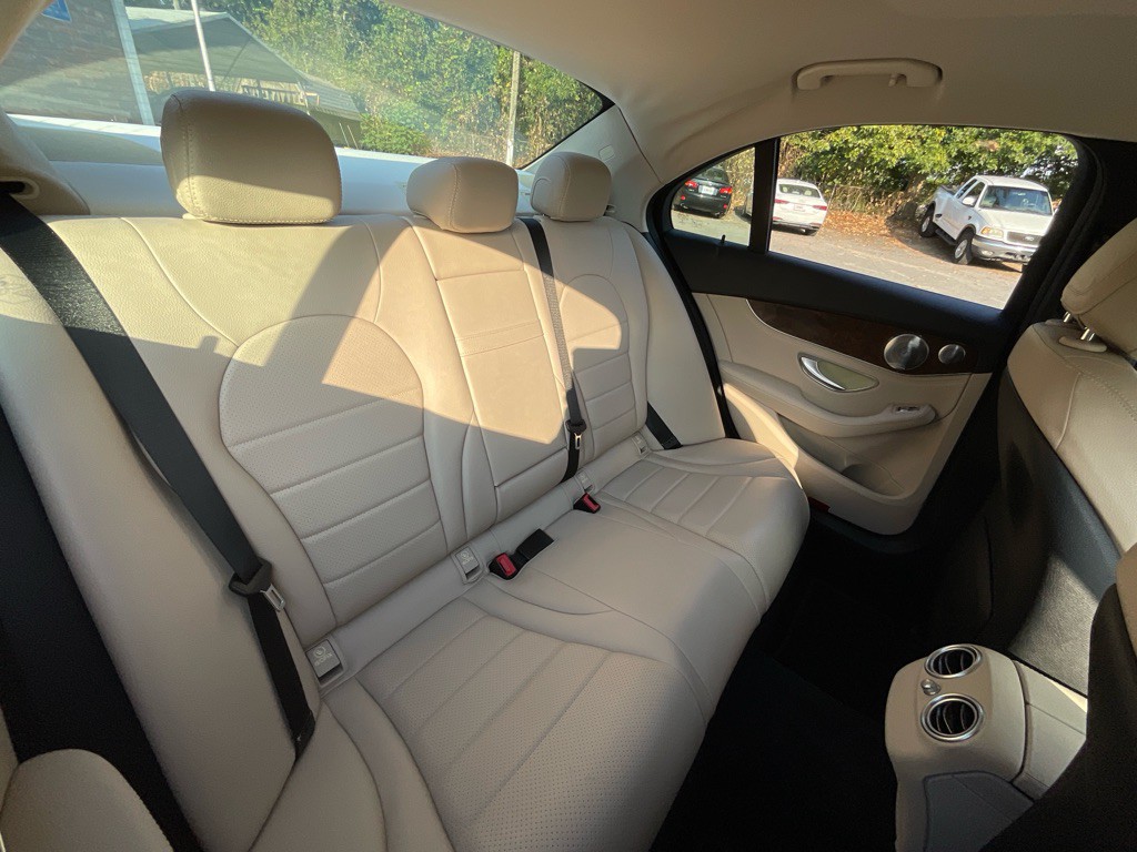 2015 Mercedes-Benz C-Class Image 31