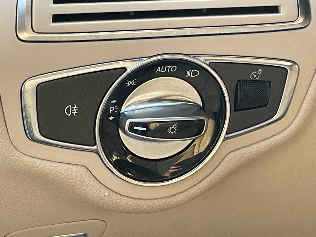 2015 Mercedes-Benz C-Class Image 37