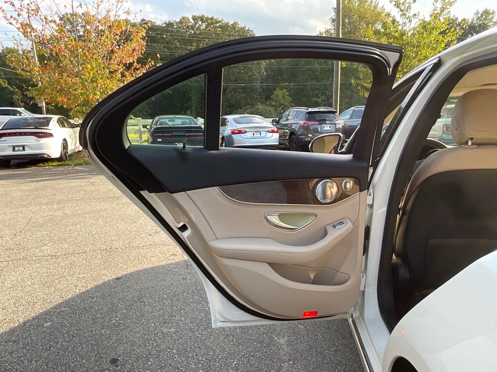 2015 Mercedes-Benz C-Class Image 38