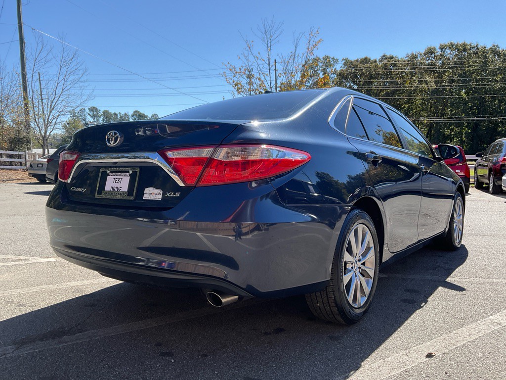 2017 Toyota Camry Image 5