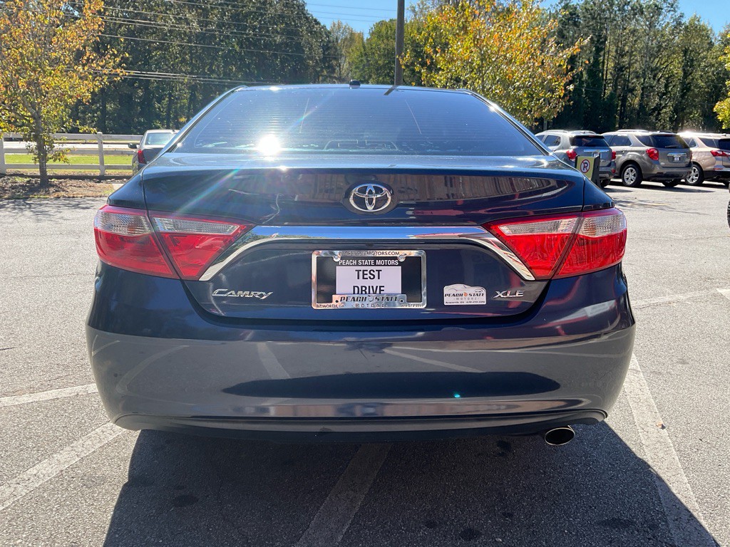 2017 Toyota Camry Image 6