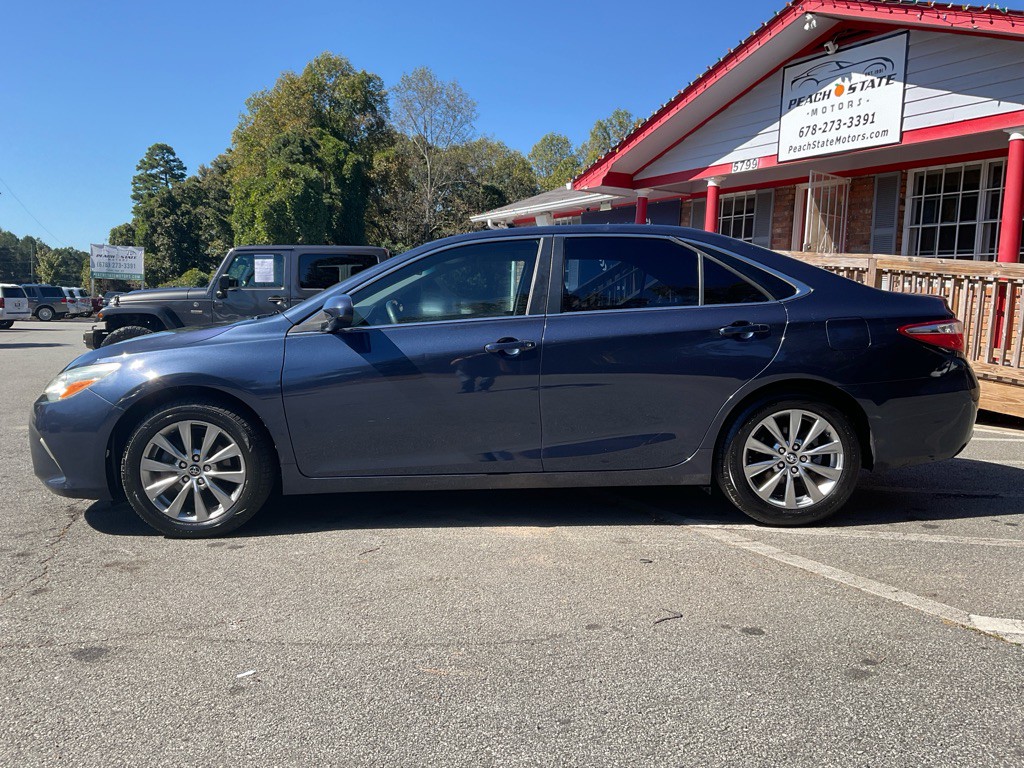 2017 Toyota Camry Image 8