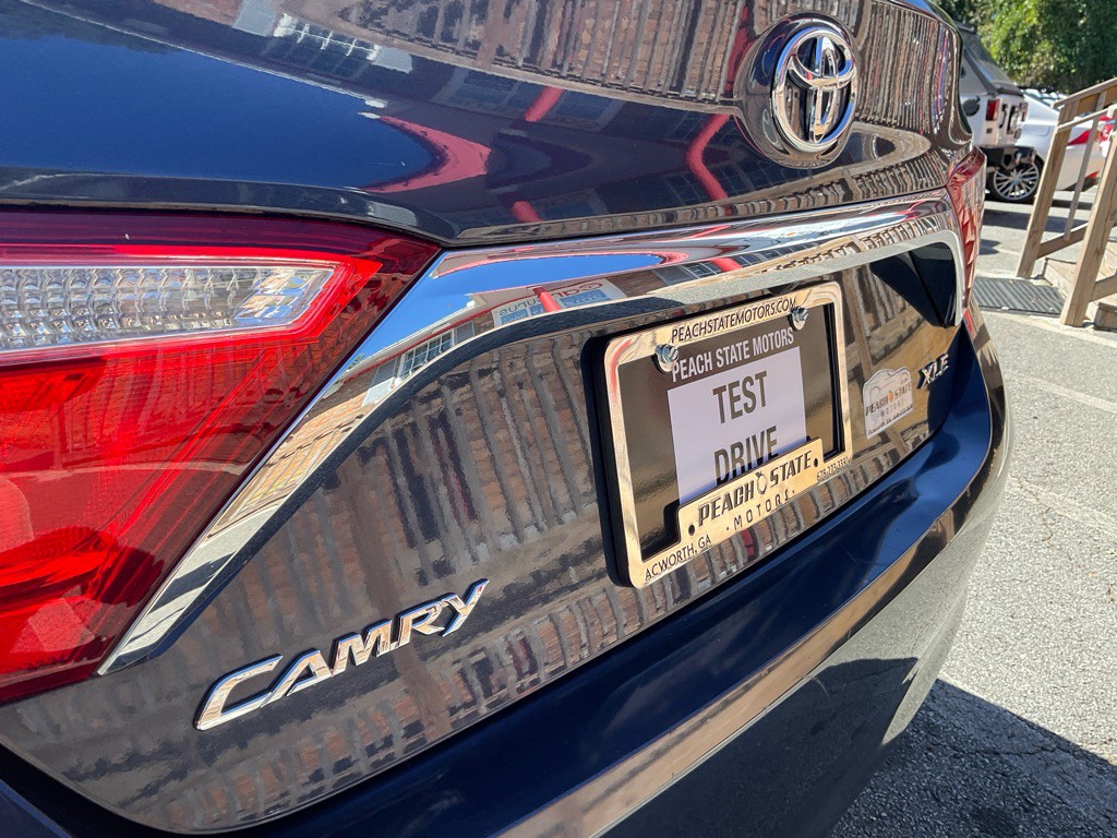 2017 Toyota Camry Image 9