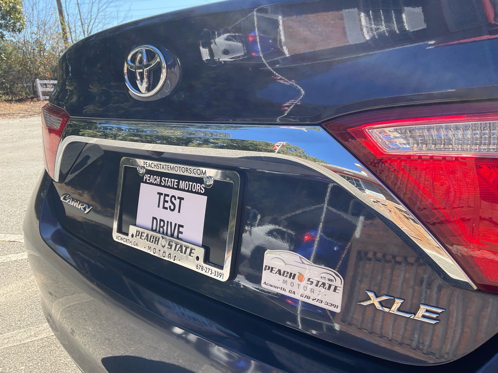 2017 Toyota Camry Image 10