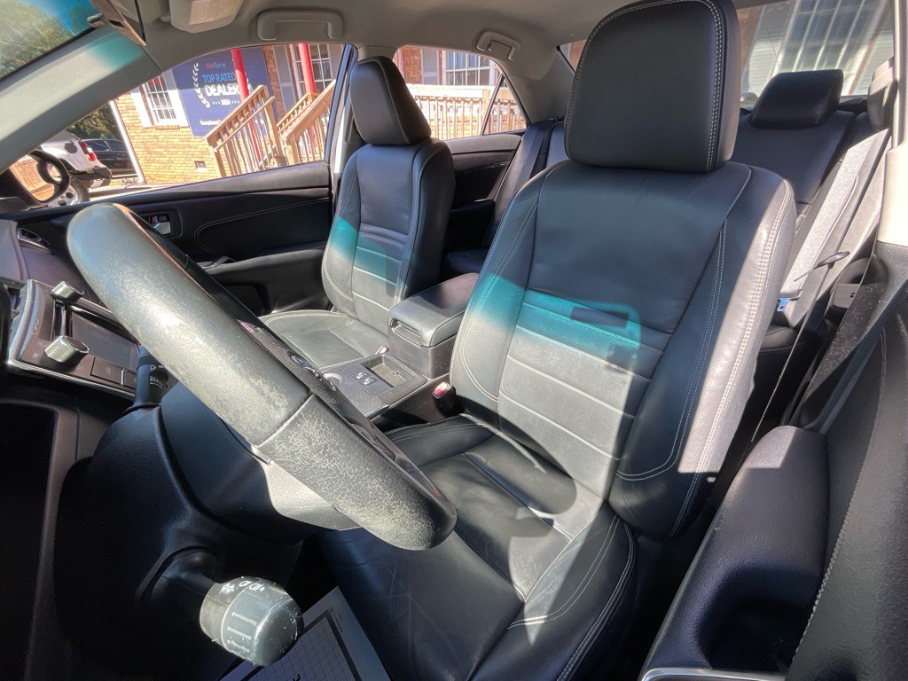 2017 Toyota Camry Image 16