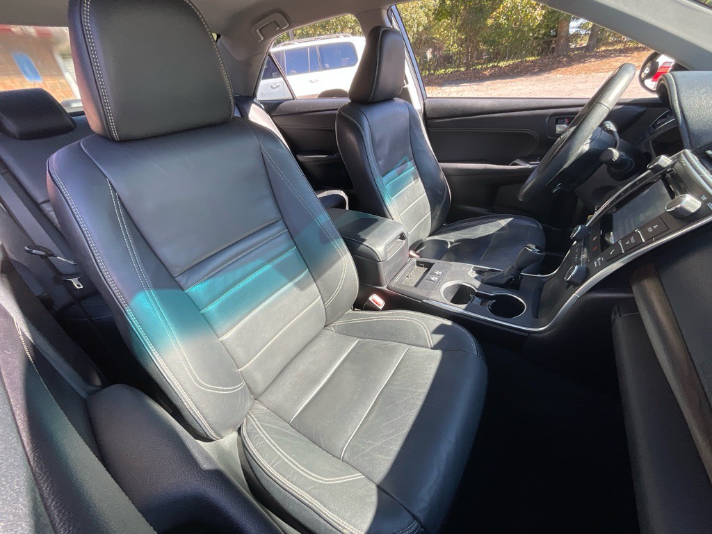 2017 Toyota Camry Image 19