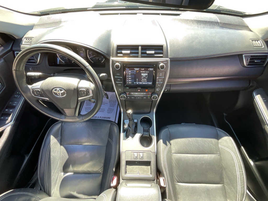 2017 Toyota Camry Image 21