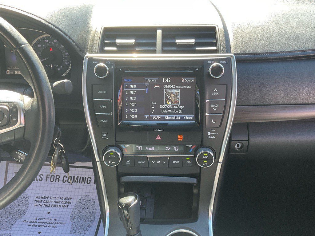 2017 Toyota Camry Image 22