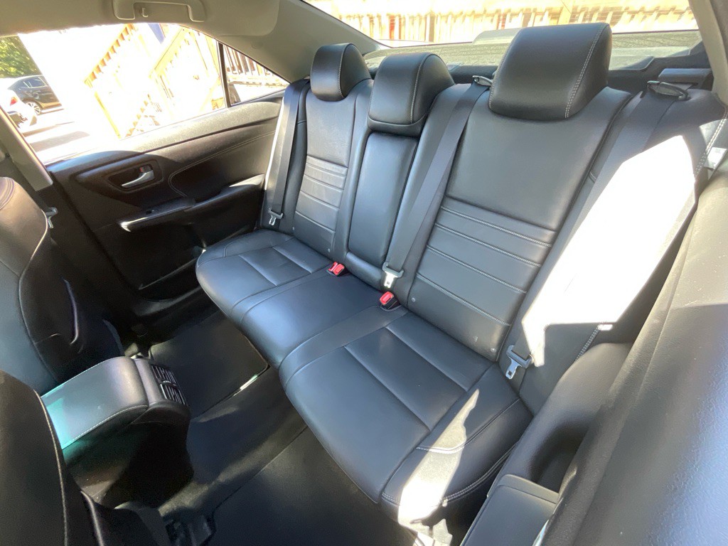 2017 Toyota Camry Image 32