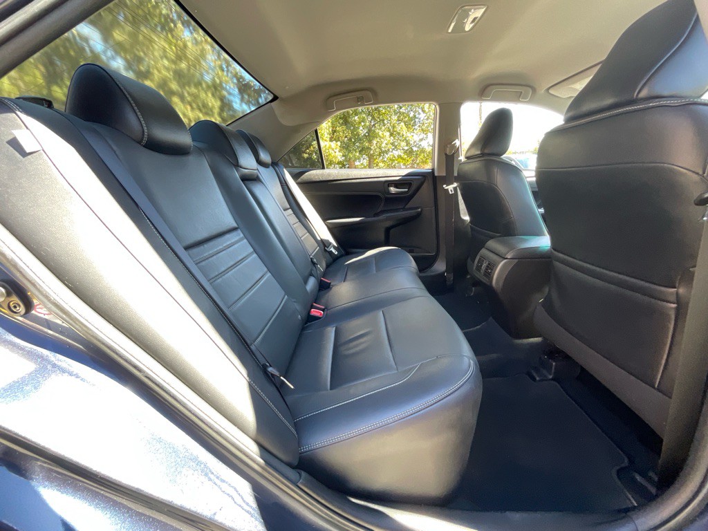 2017 Toyota Camry Image 33