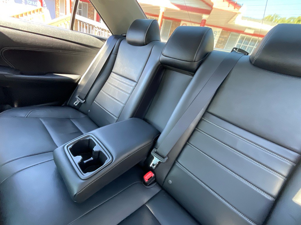 2017 Toyota Camry Image 36