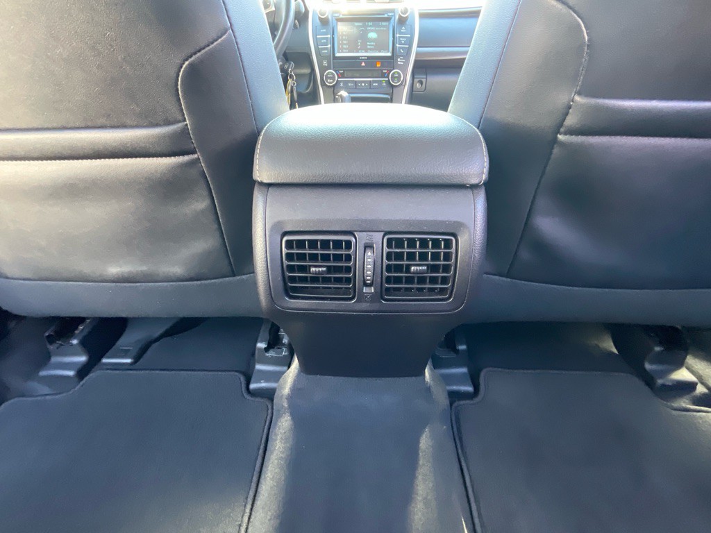 2017 Toyota Camry Image 37