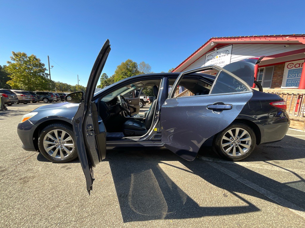 2017 Toyota Camry Image 39