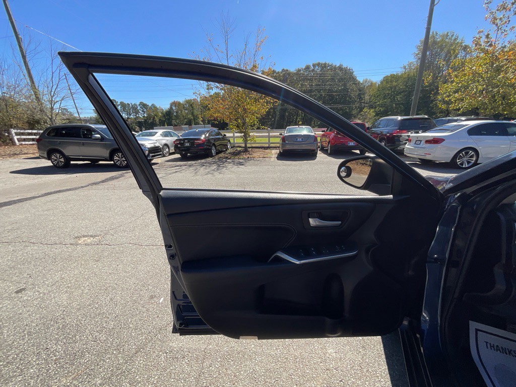 2017 Toyota Camry Image 41