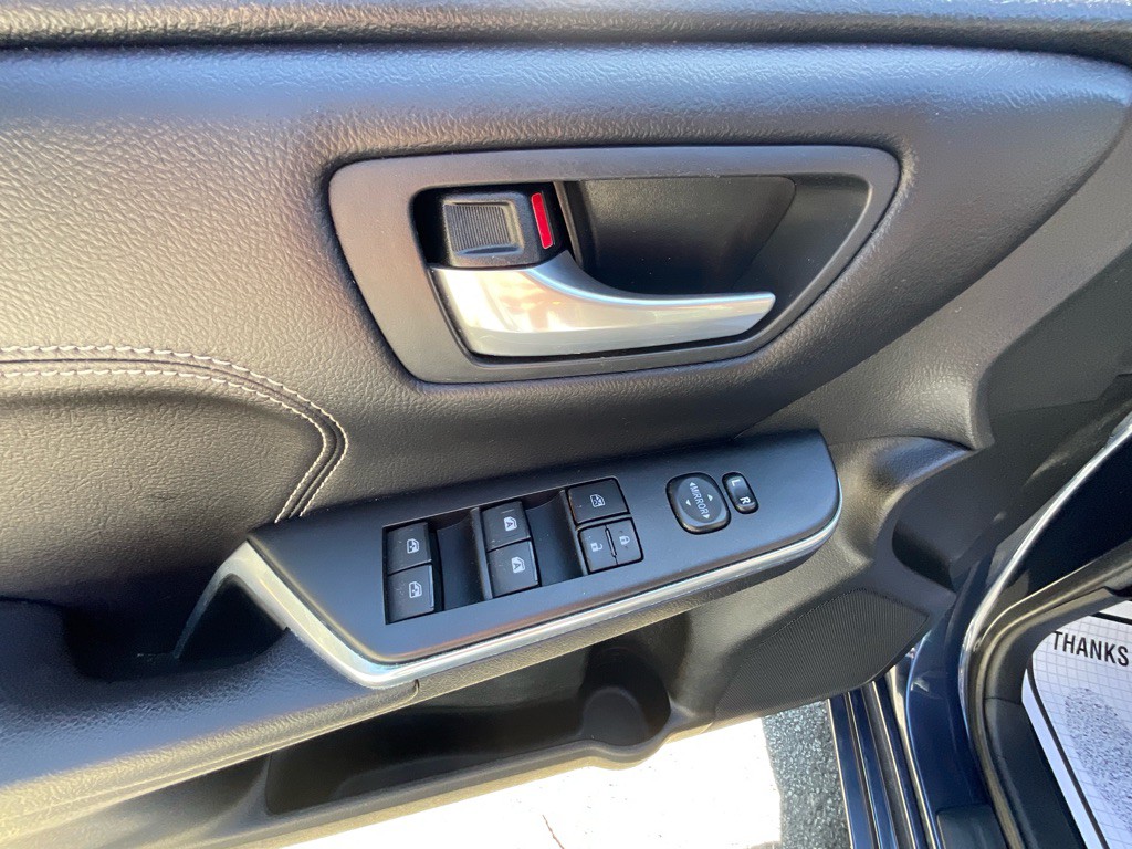 2017 Toyota Camry Image 42