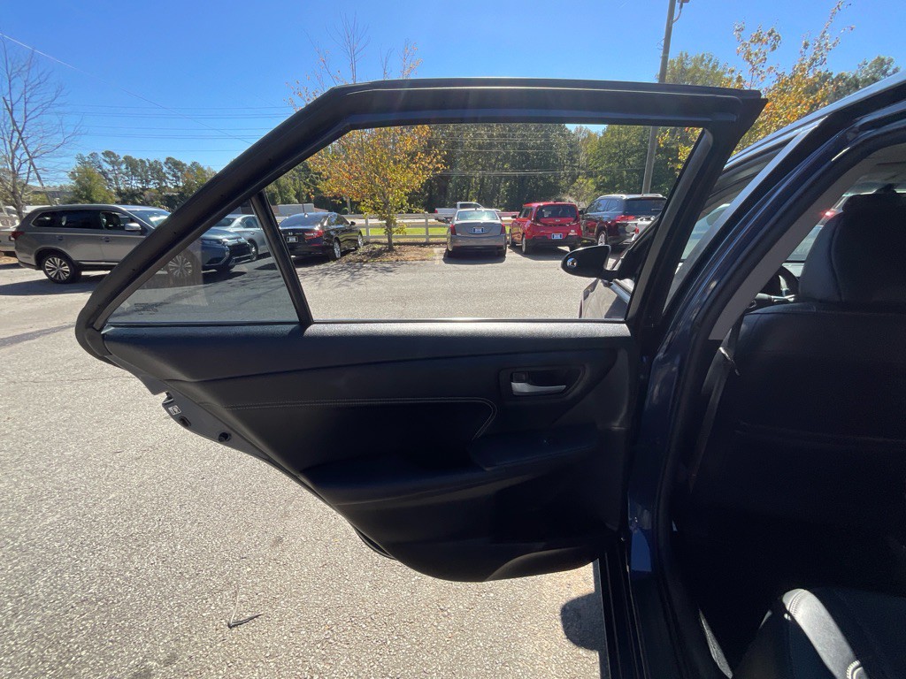 2017 Toyota Camry Image 43