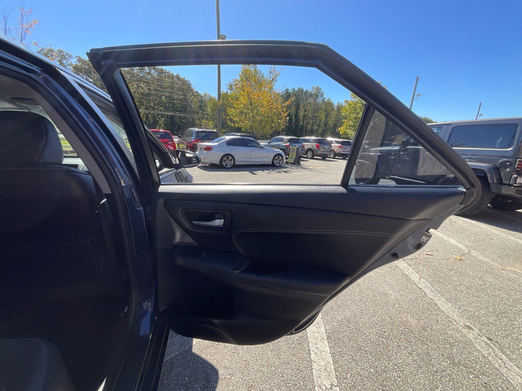 2017 Toyota Camry Image 45