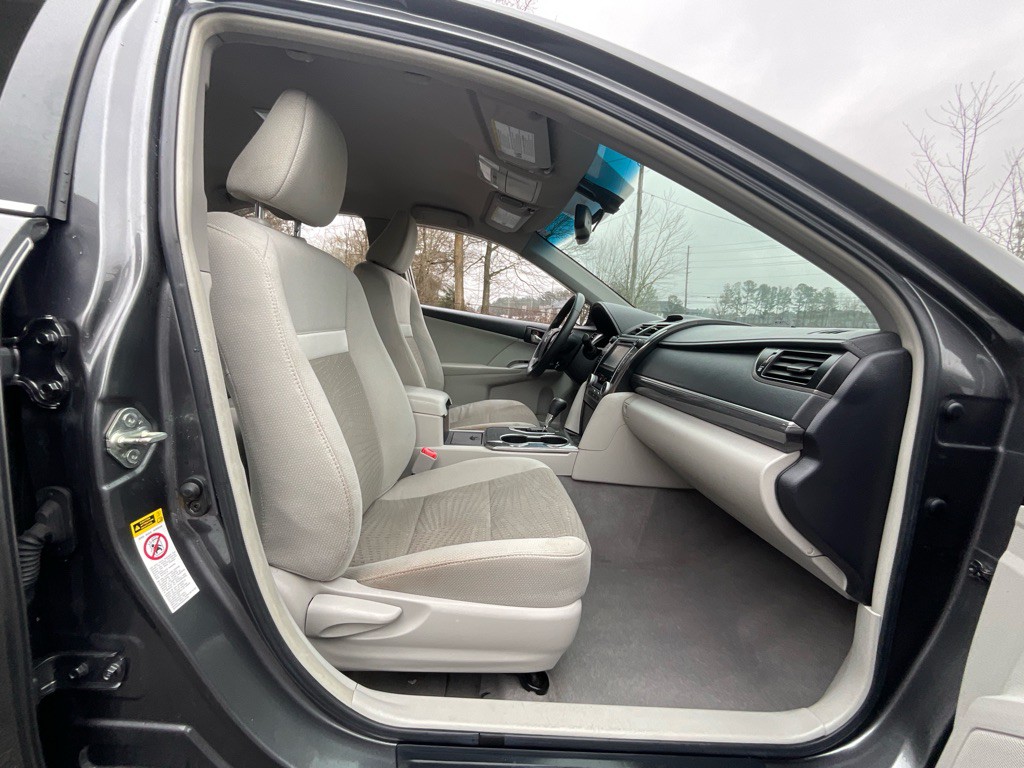 2013 Toyota Camry Image 17